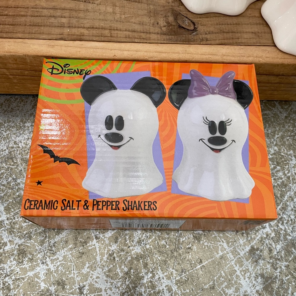 Disney Halloween Mickey & Minnie Mouse Ghost Coffee Mug Set (2) & salt & Pepper - Picture 5 of 6